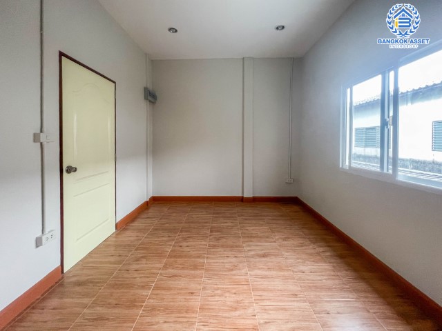 *****ทาวน์เฮ้าส์มือสองกรุงเทพฯ ม.เวียงเทพ2 ช่างอากาศอุทิศ เนื้อที่ 20 ตร.ว. ฟังก์ชัน 2 ห้องนอน 2 ห้องน้ำ 1 ที่จอดรถ บ้านพร้อมอยู่ บนทำเลเพียง 10 นาทีก็ถึงสนามบินดอนเมือง ใกล้รถไฟฟ้าสายสีแดง "สถานีดอนเมือง" และทางด่วน "อุตราภิมุข" จองด่วน!